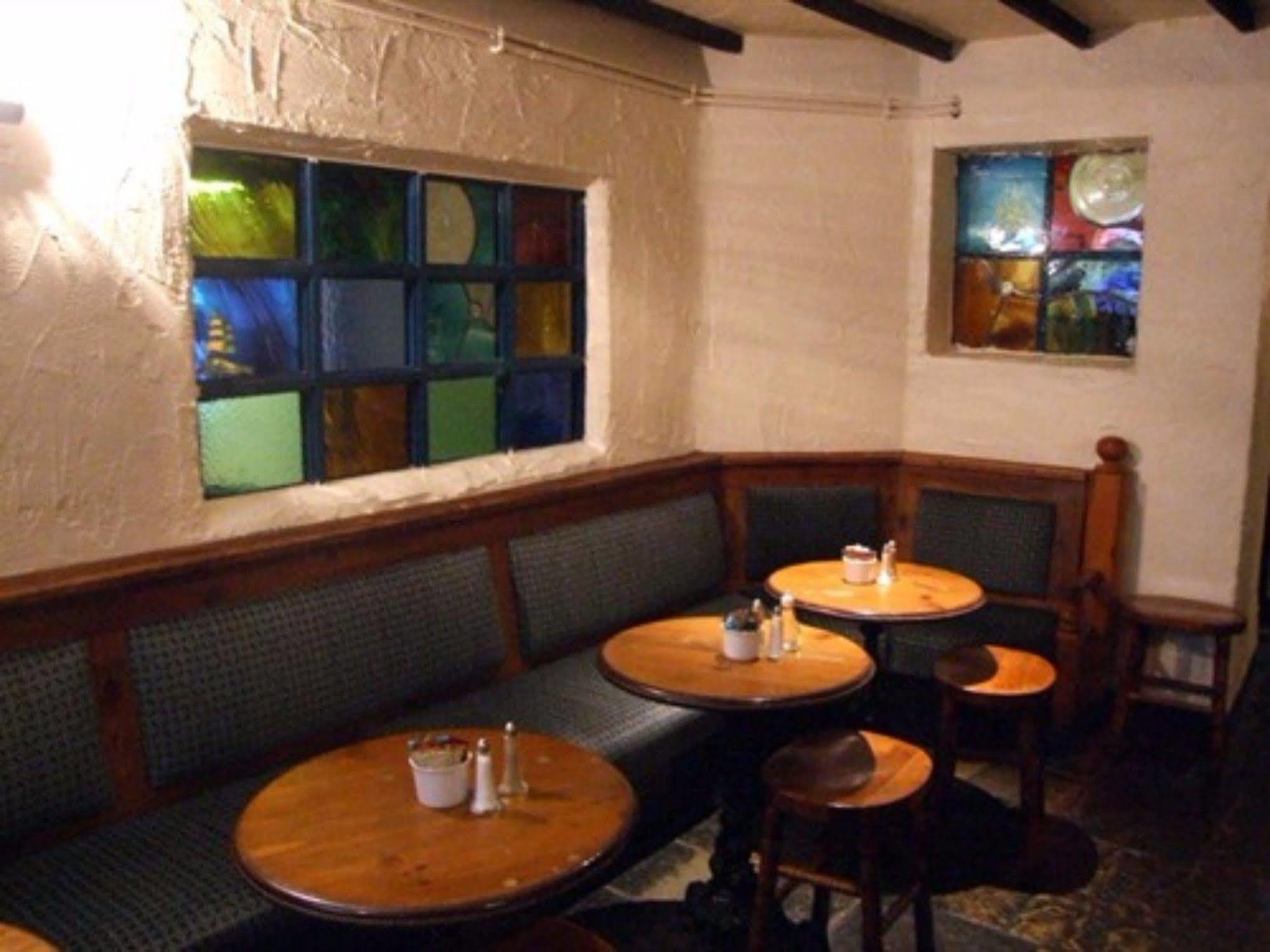 Dobbins Inn Carrickfergus Exteriör bild
