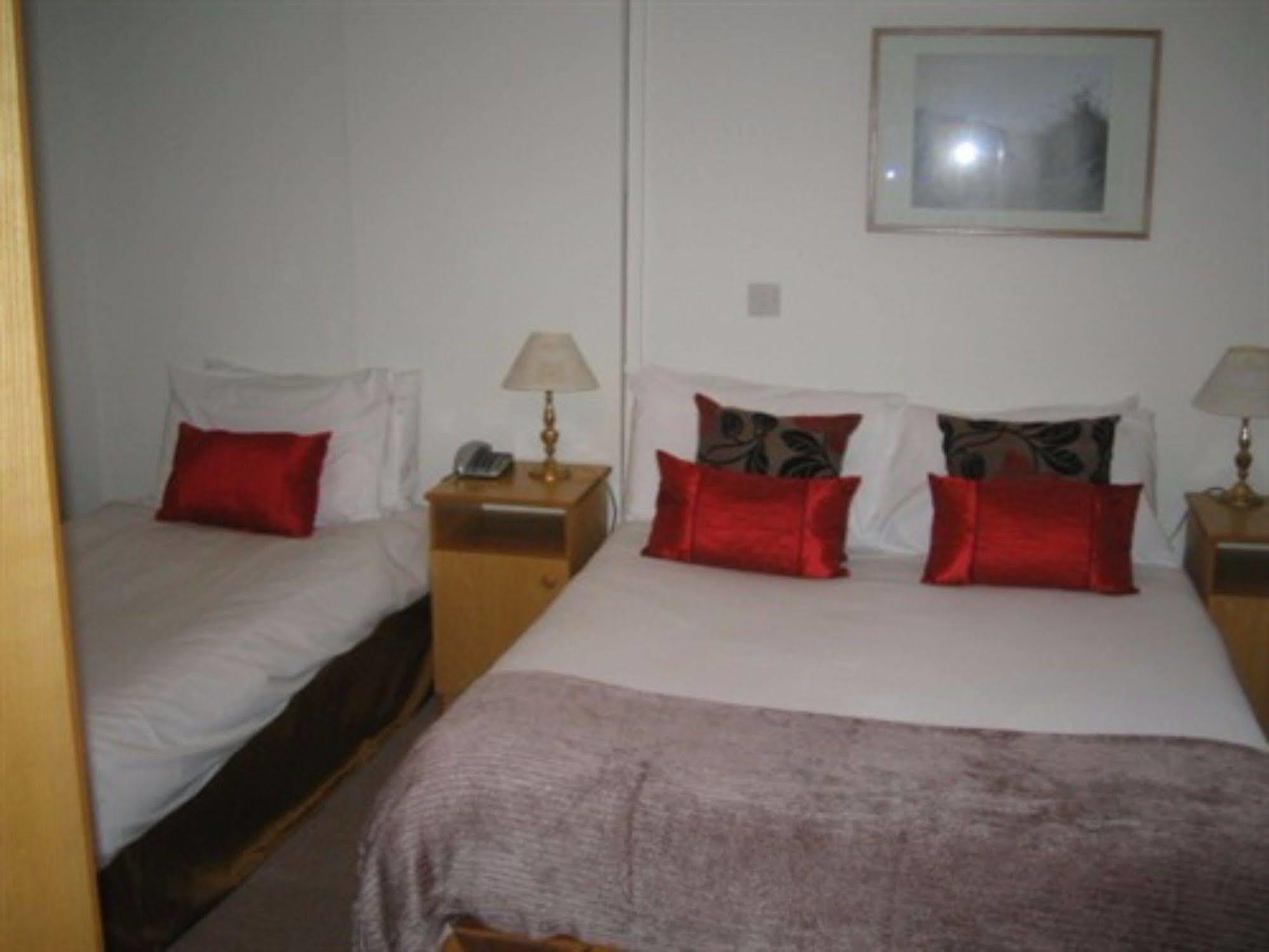 Dobbins Inn Carrickfergus Exteriör bild