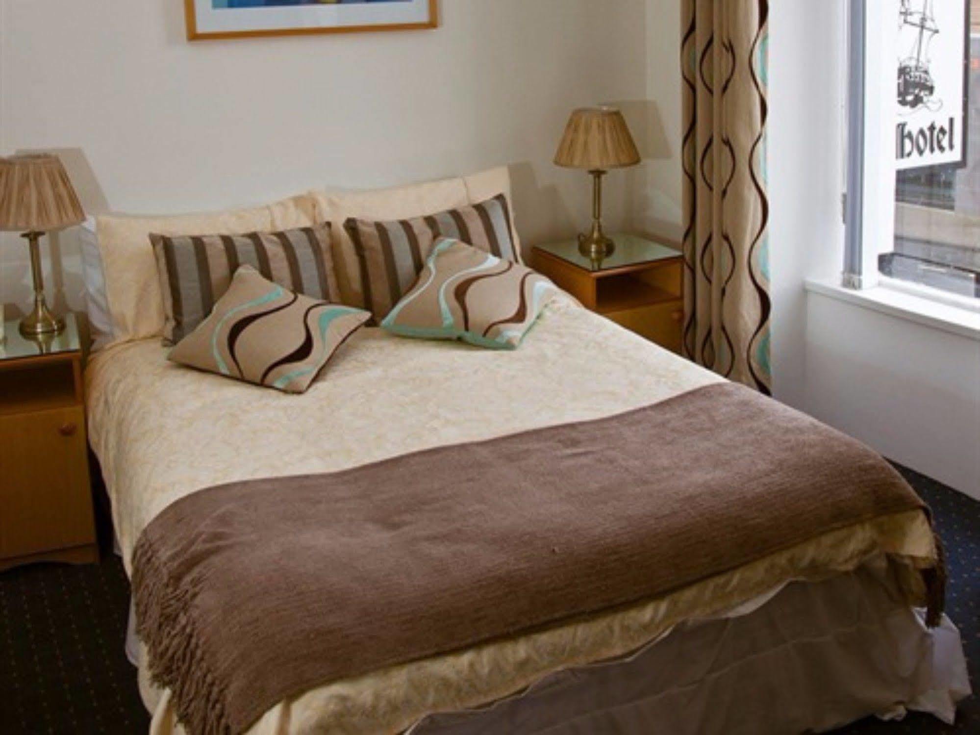 Dobbins Inn Carrickfergus Exteriör bild