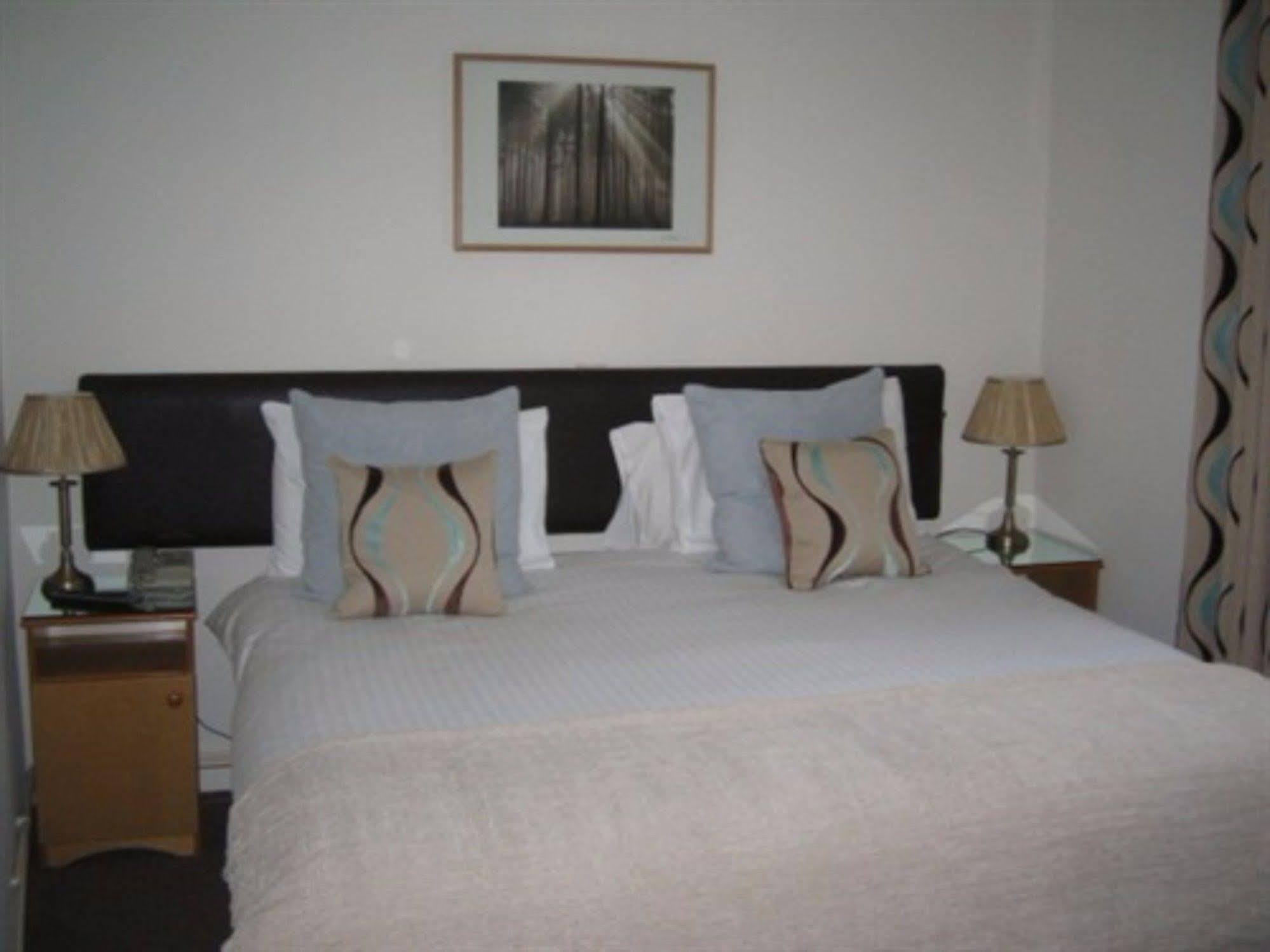 Dobbins Inn Carrickfergus Exteriör bild